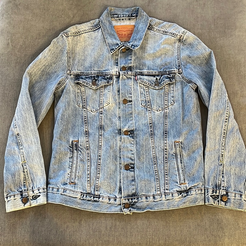 LEVI’S MEN’S DENIM TRUCKER JACKET SZ L